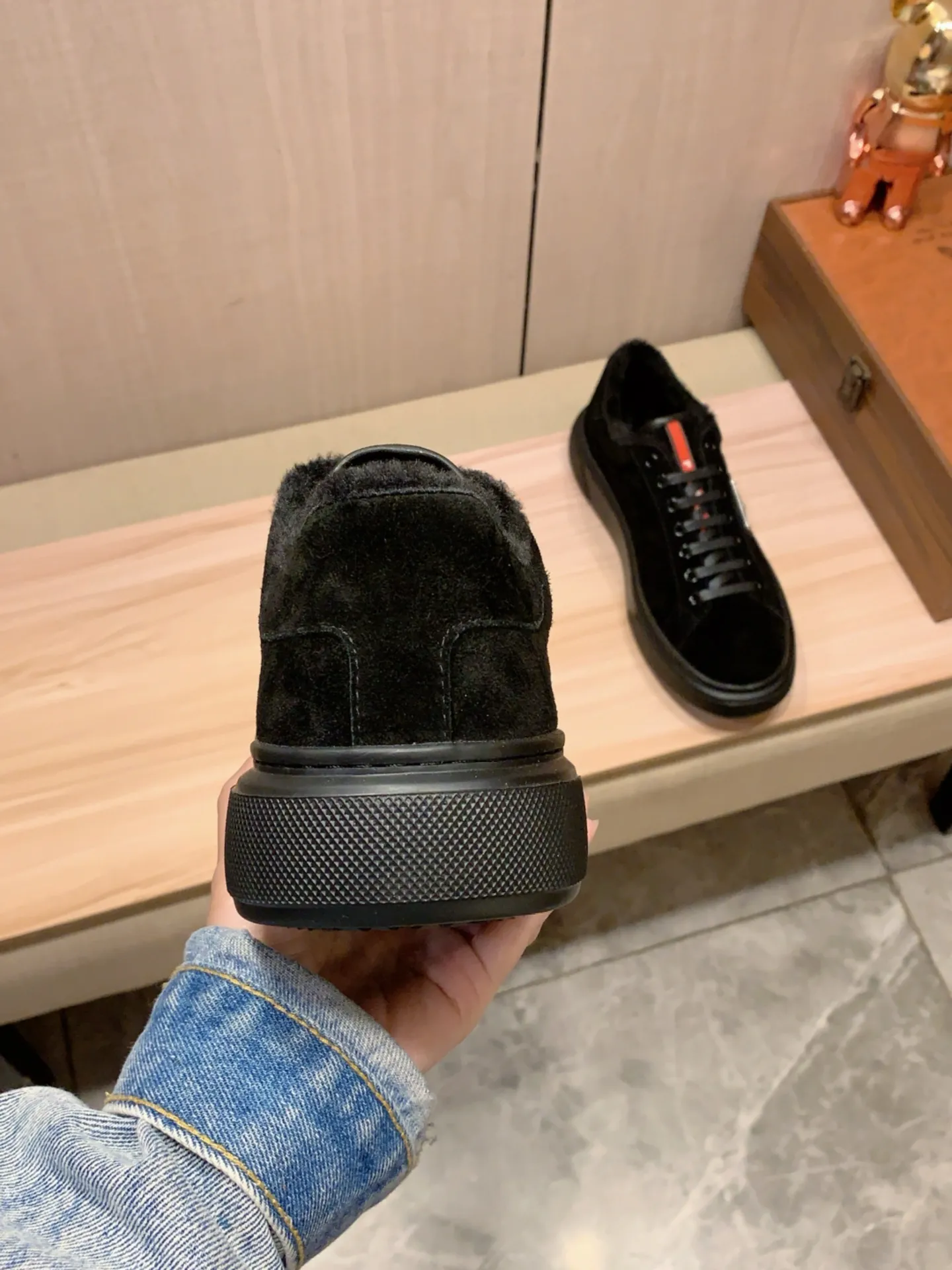 Warm new model: Factory price: 460💰💰🎩🎩[Lightning][Lightning] "Prada Men's Shoes💰pRADA*" The latest and most popular casual shoes, top brand [seduce] luxury~purchase, top~quality. [Strong] The upper is made of imported breathable anti-wear material ➕ Breathable simulated fur feet (•) with fine workmanship. The original stylish and stylish soft rubber wear-resistant and non-slip outsole is light and comfortable on the feet. The real thing looks better when photographed in person. 0186: code: 38-44, 4️⃣ colors selected